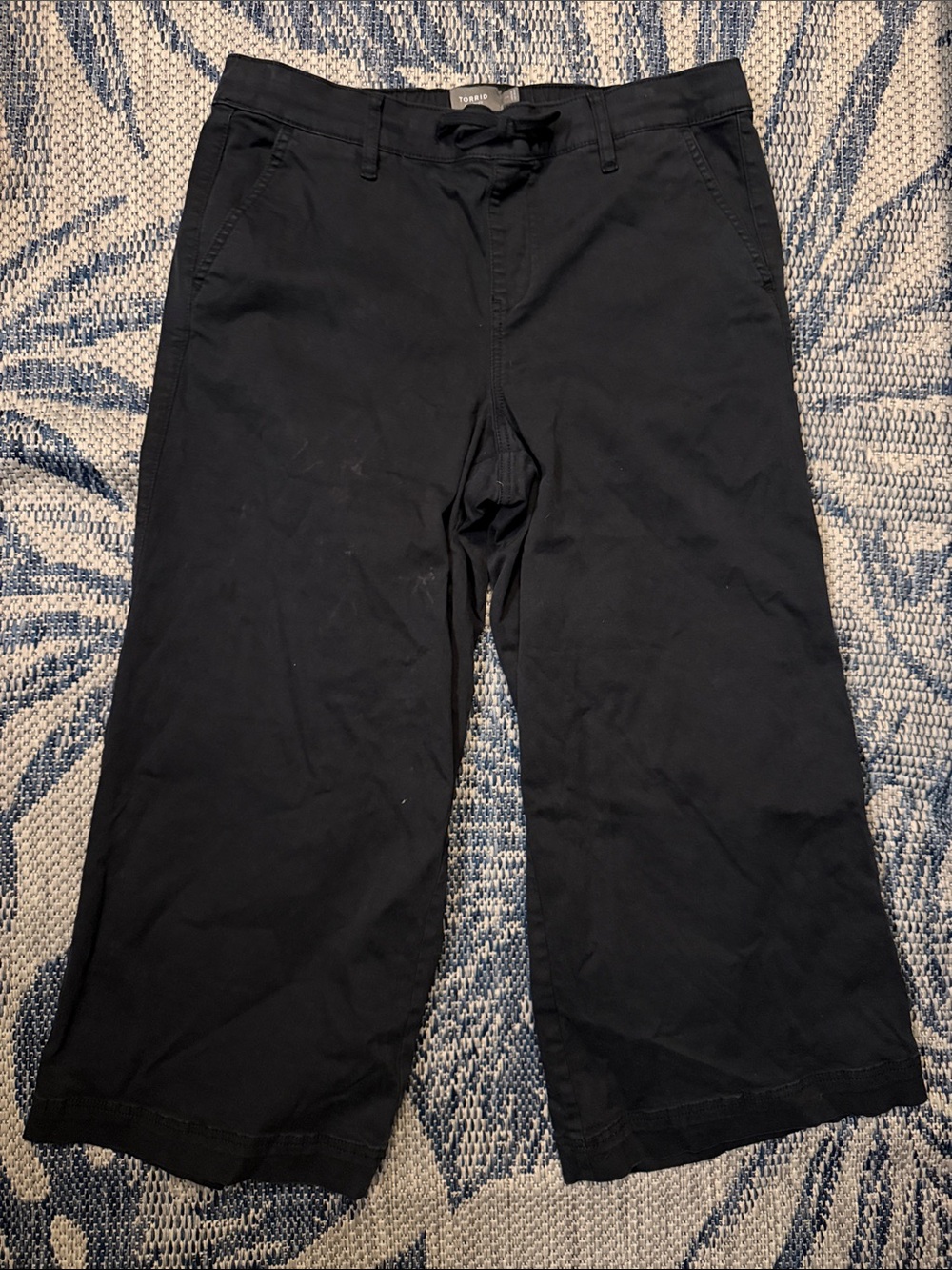 Torrid women’s Cropped pants with Drawstring